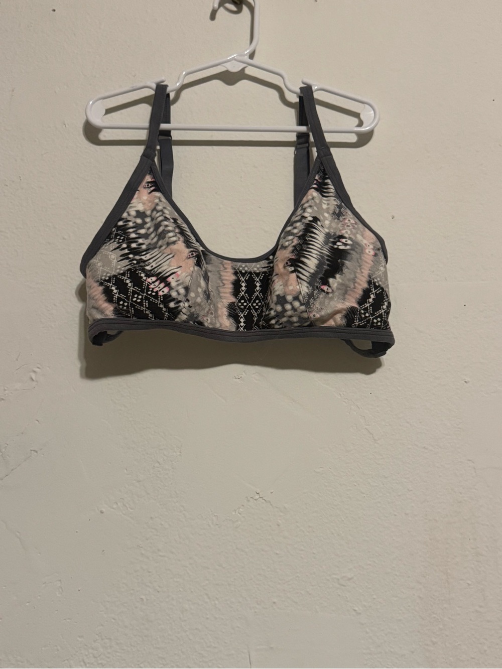 Victorias Secret Gray & Pink Patterned Wireless Bralette Size L